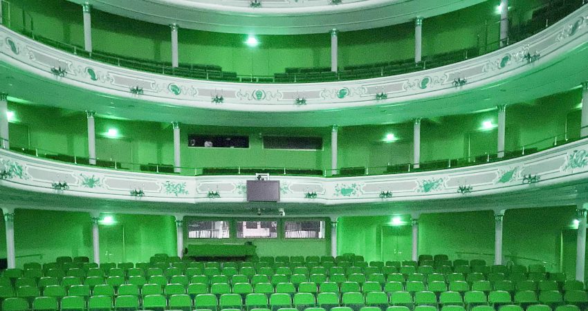 Opernhaus Innenraum in grün gefärbt