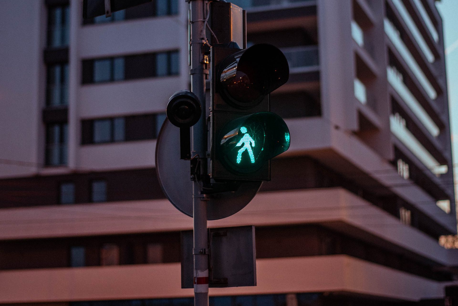 Fußgängerampel mit grünem Männchen