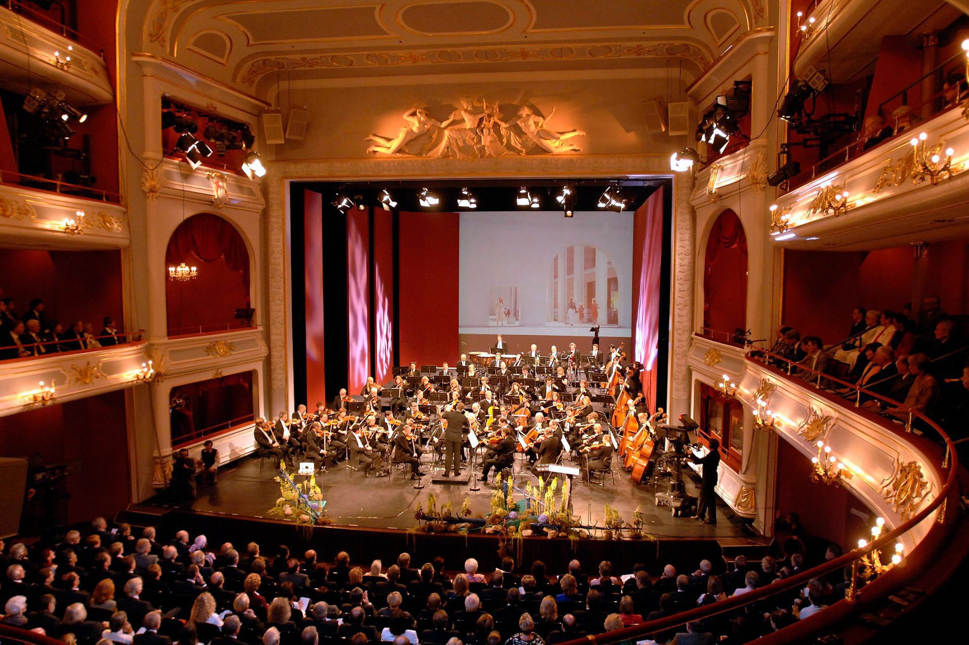 Blick im Opernhaus Nürnberg auf die Bühne