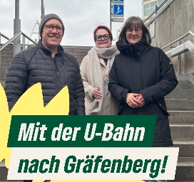 Britta Walthelm mit Mike Bock und Verena Osgyan am Nordostbahnhof, im Hintergrund ist ein U-Bahn-Schild zu sehen