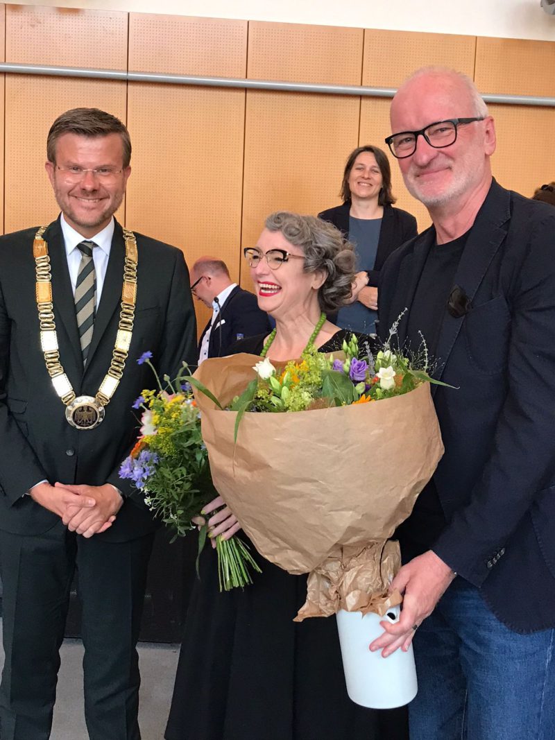 Xenia Mohr mit Oberbürgermeister Marcus König und Fraktionsvorsitzendem Achim Mletzko 