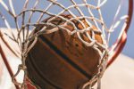 Basketball im Korb