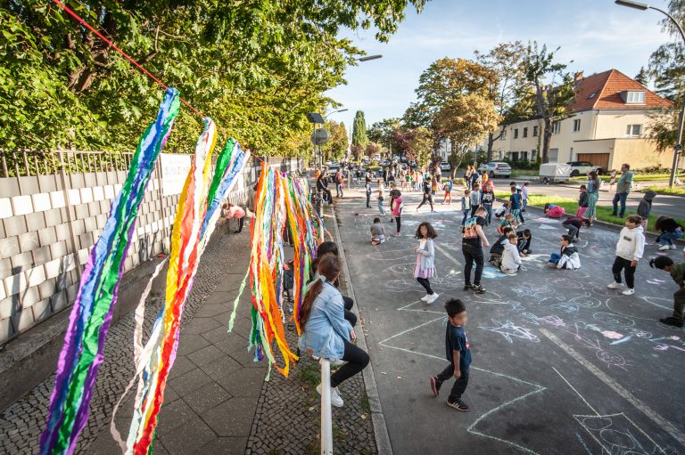 Entspannt und sicher: Unser Einsatz für ein Pilotprojekt für Schulstraßen