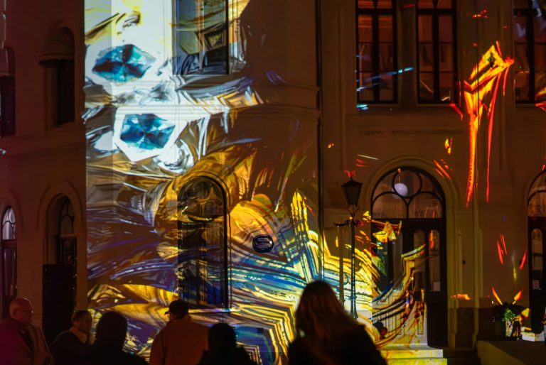 Leuchtendes Zeichen für ein friedliches Miteinander: Beleuchtung zu Ramadan