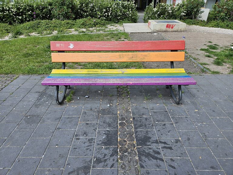 Pflege und Schutz von queeren Gedenkstätten und Erinnerungsorten