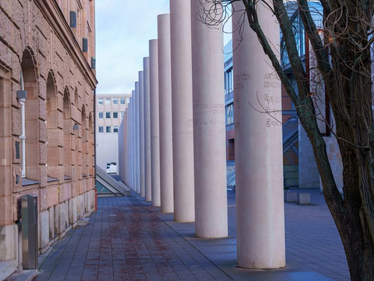 Einbindung von queeren Menschenrechten: gestalterische Verlängerung der Straße der Menschenrechte zum Kornmarkt